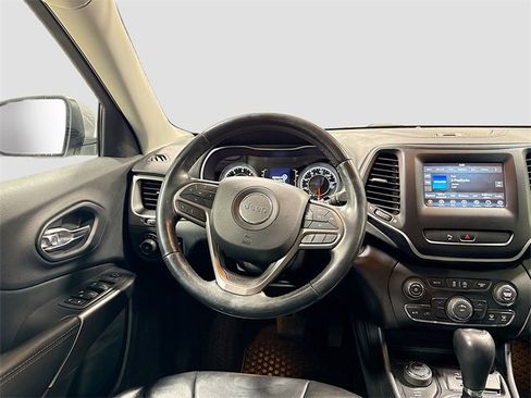 Used 2019 Jeep Cherokee Latitude Plus w/ Cold Weather Group image 22