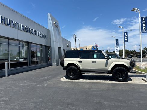 New 2026 Ford Bronco Raptor w/ Interior Carbon Fiber Pack AWD/4WD image 3