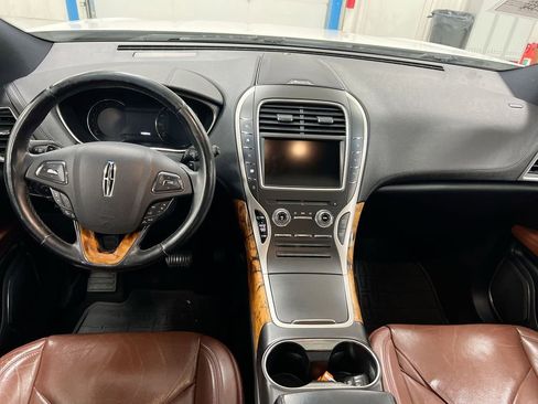 Used 2016 Lincoln MKX Reserve w/ Technology Package AWD/4WD image 10