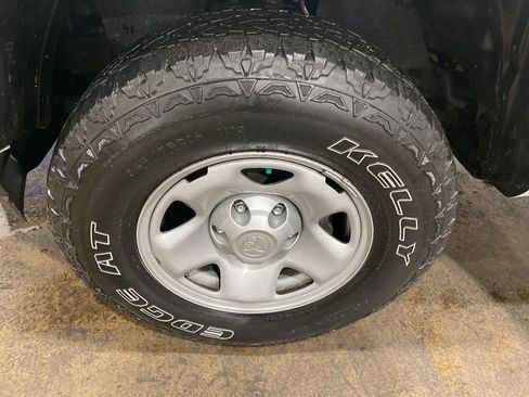 Used 2022 Toyota Tacoma SR w/ SR Convenience Package RWD image 28