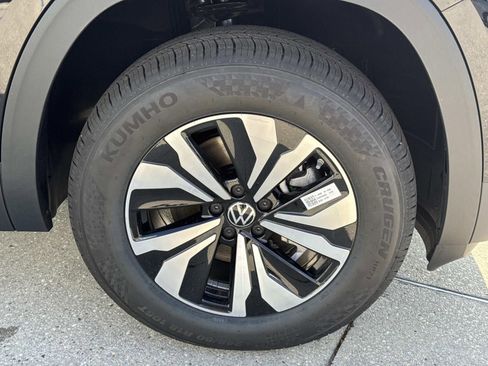 New 2026 Volkswagen Atlas SE FWD image 3