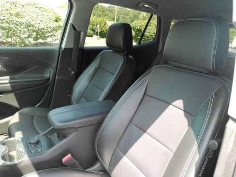 Certified 2022 GMC Terrain SLT w/ Infotainment Package II AWD/4WD image 11