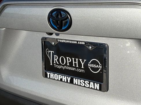 Used 2022 Toyota RAV4 LE image 9