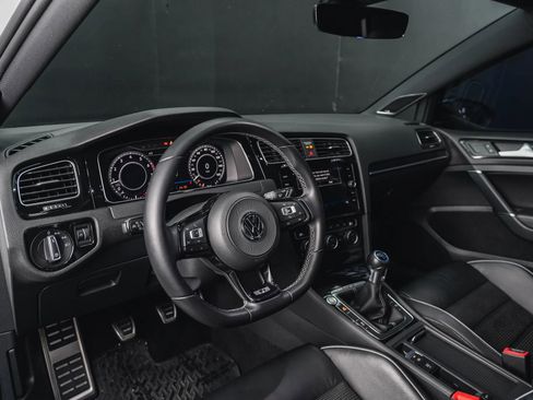 Used 2018 Volkswagen Golf R 4-Door image 41