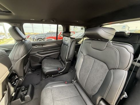 New 2025 Jeep Grand Cherokee L Altitude image 24