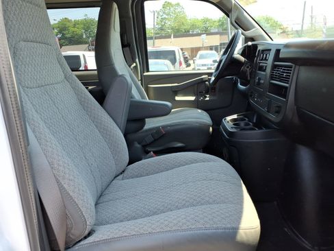 Used 2025 GMC Savana 3500 LT w/ LT Preferred Equipment Group RWD image 11