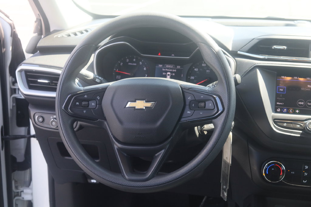 Used 2023 Chevrolet TrailBlazer LS FWD image 17