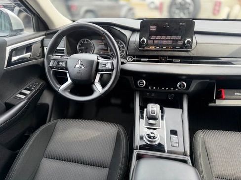 Used 2022 Mitsubishi Outlander ES AWD/4WD image 15