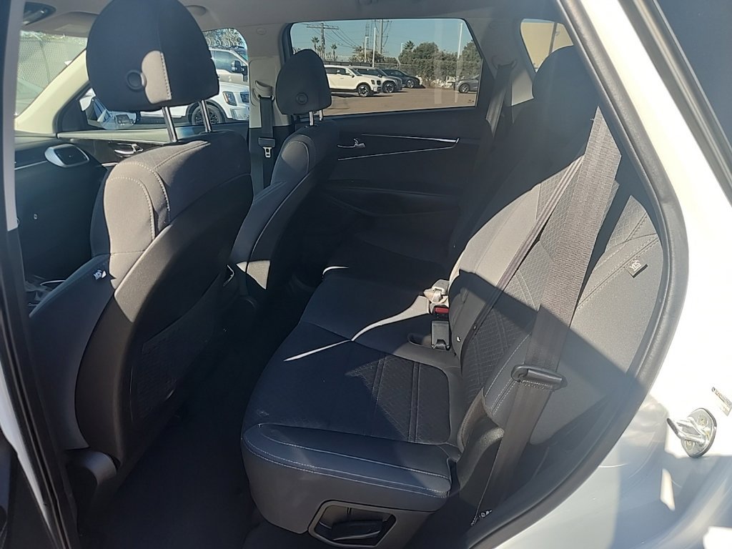 Used 2018 Kia Sorento FWD image 19