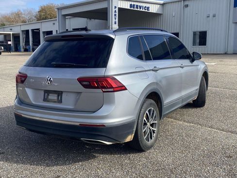 Used 2020 Volkswagen Tiguan SE w/ Panoramic Sunroof Package image 7
