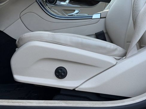Used 2021 Mercedes-Benz GLC 300 4MATIC image 34