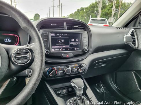 Used 2024 Kia Soul LX w/ Option Group 015 FWD image 21