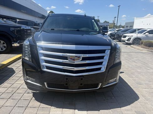 Used 2015 Cadillac Escalade Premium image 3