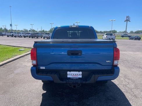 Used 2017 Toyota Tacoma TRD Sport w/ Tow Package RWD image 6