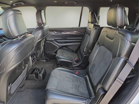 Used 2021 Jeep Grand Cherokee L Laredo image 11