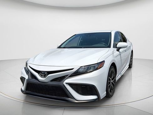 Used 2023 Toyota Camry SE FWD image 1