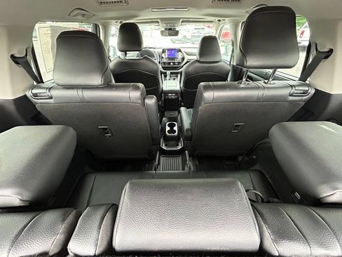 Used 2023 Toyota Highlander XLE AWD/4WD image 52