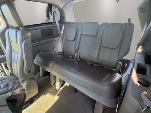 Used 2014 Chrysler Town & Country Touring-L w/ Driver Convenience Group FWD image 23