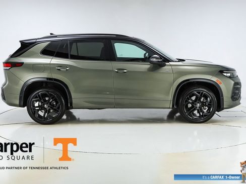 Used 2025 Volkswagen Tiguan SE R-Line image 10