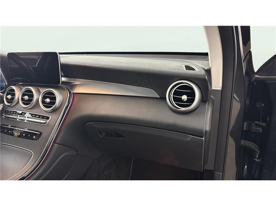 Used 2020 Mercedes-Benz GLC 300 image 22