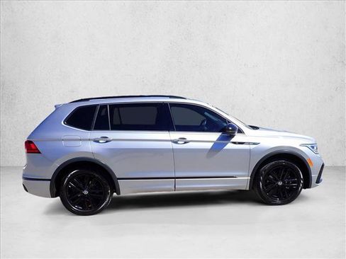 Used 2022 Volkswagen Tiguan SE R-Line AWD/4WD image 5