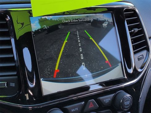 Used 2022 Jeep Grand Cherokee Limited w/ Tech Group image 30