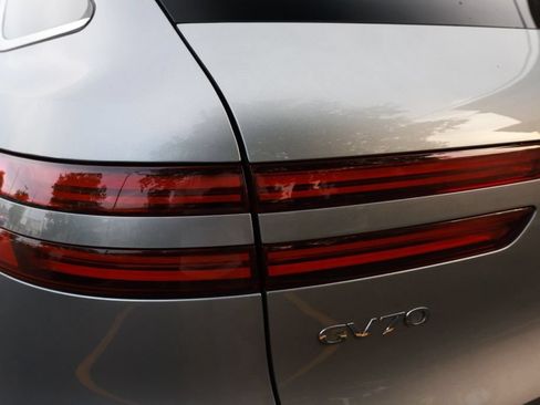 Used 2025 Genesis GV70 2.5T AWD/4WD image 26