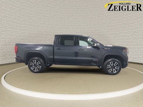 Used 2023 GMC Sierra 1500 AT4 w/ AT4 Preferred Package AWD/4WD image 4