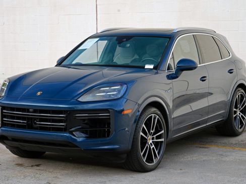 Used 2024 Porsche Cayenne Turbo AWD/4WD image 54