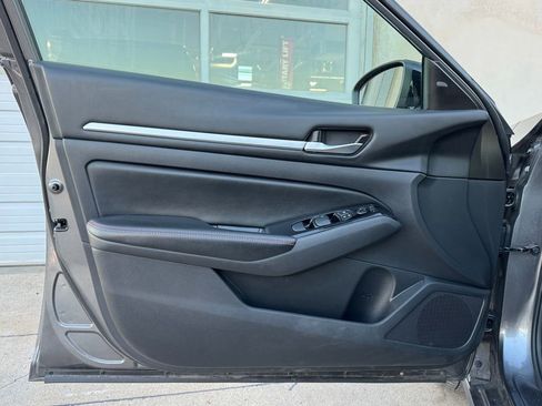 Used 2024 Nissan Altima 2.5 SR image 17