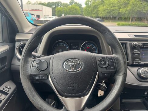 Used 2017 Toyota RAV4 LE AWD/4WD image 30