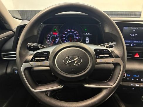 Used 2022 Hyundai Elantra SEL FWD image 8