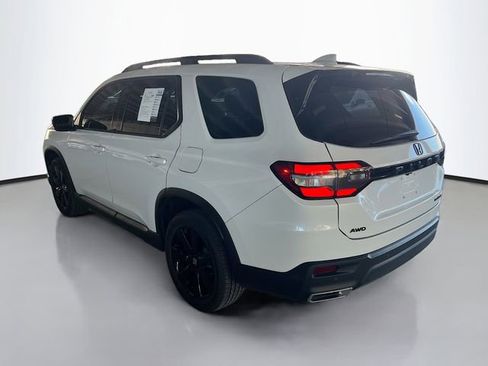 Used 2025 Honda Pilot Black Edition image 5