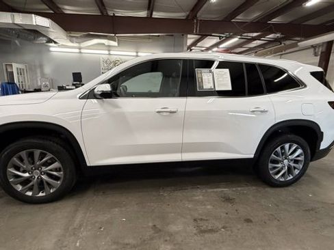 Used 2025 Buick Enclave Preferred image 9