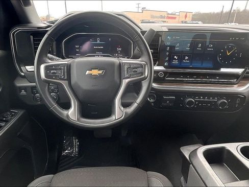 Used 2025 Chevrolet Silverado 1500 LT image 5