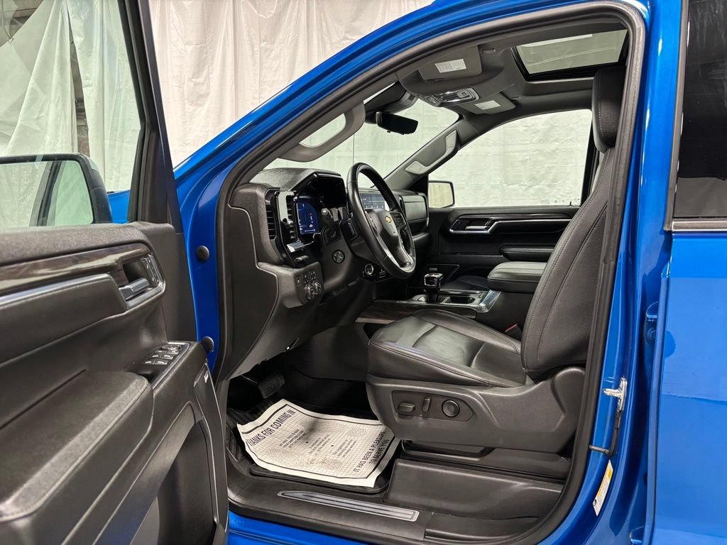 Used 2023 Chevrolet Silverado 1500 LTZ w/ LTZ Premium Package AWD/4WD image 10