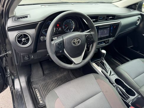 Used 2018 Toyota Corolla FWD image 10