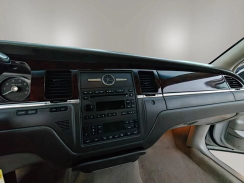 Used 2007 Lincoln Town Car Signature RWD image 20