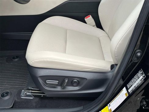 Used 2023 Toyota Crown XLE image 30