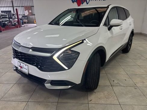 Used 2025 Kia Sportage LX AWD/4WD image 3