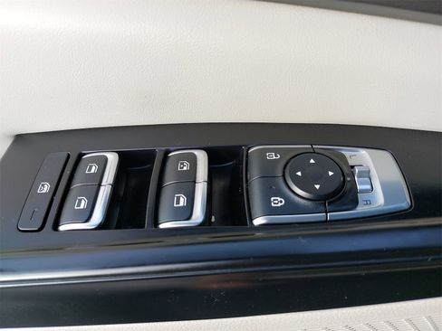 Certified 2024 Kia Carnival LX image 33