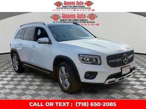 Used 2021 Mercedes-Benz GLB 250 4MATIC w/ Premium Package image 9