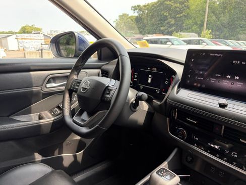 Used 2026 Nissan Rogue SL FWD image 37