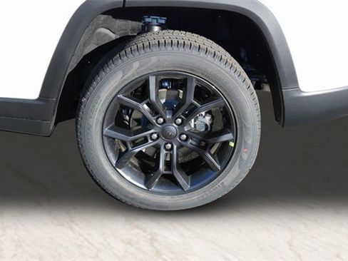 New 2025 Jeep Grand Cherokee Limited image 9