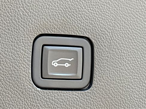 Used 2022 Chevrolet Traverse Premier w/ Redline Edition image 24