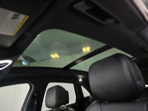 Certified 2024 Porsche Macan image 32