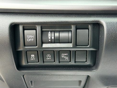 Certified 2023 Subaru Crosstrek 2.5i Limited w/ Moonroof Package image 33