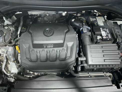 Used 2024 Volkswagen Tiguan SE R-Line AWD/4WD image 9