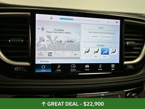 Used 2023 Chrysler Pacifica Touring-L FWD image 39