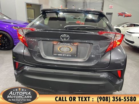 Used 2022 Toyota C-HR XLE FWD image 34